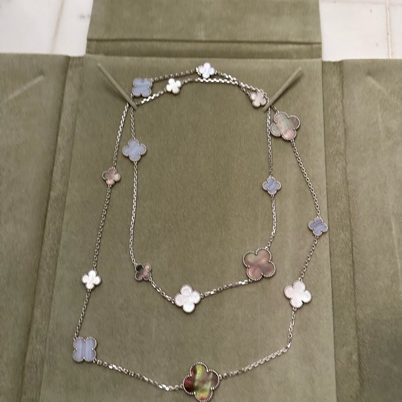 Van Cleef and Arpels Magic Alhambra Long 16 Motifs Necklace. - Picture 6 of 7